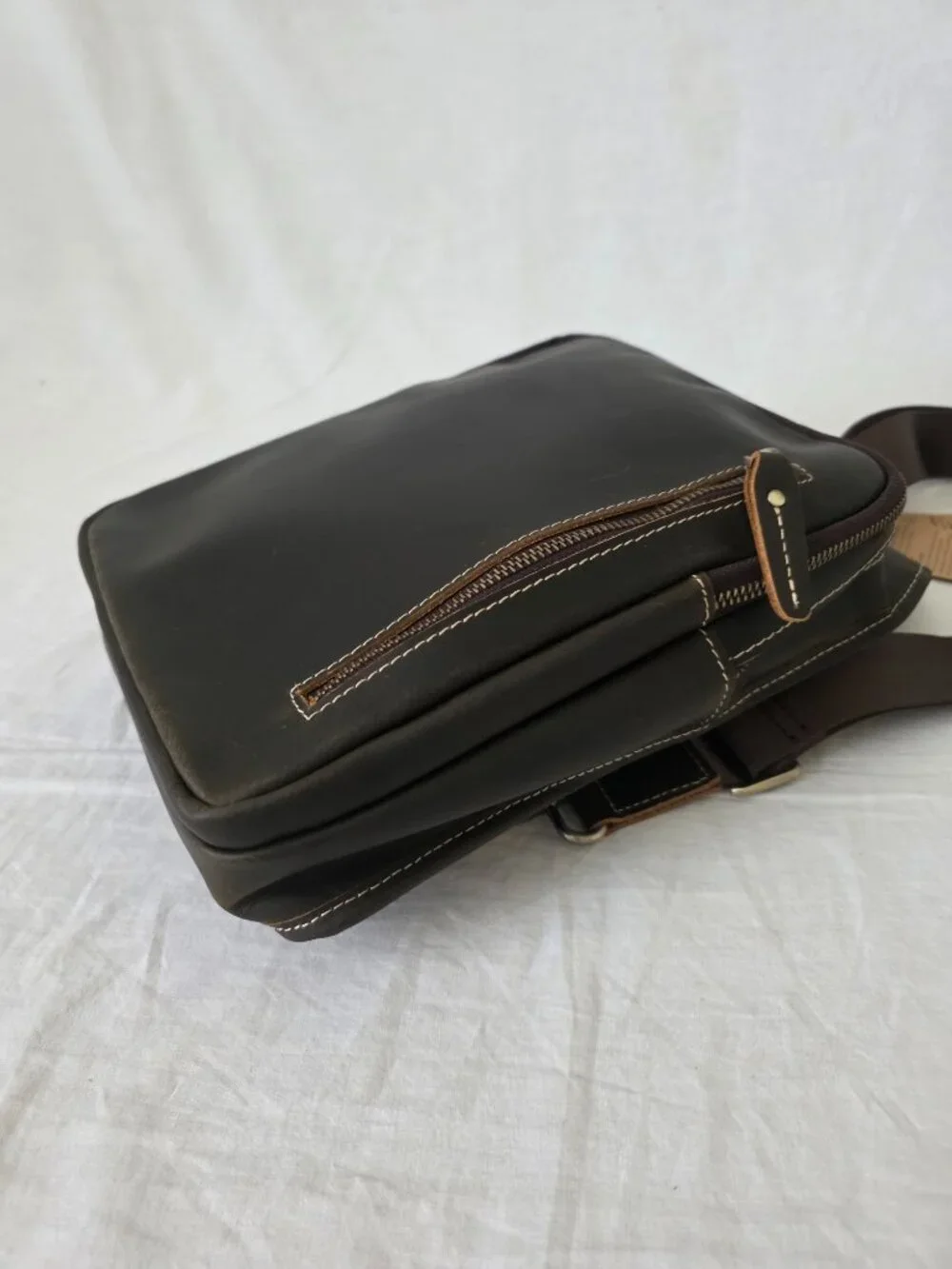NWT! Lannsyne Full Grain Leather Shoulder Crossbody Bag with Gold-tone Hardware